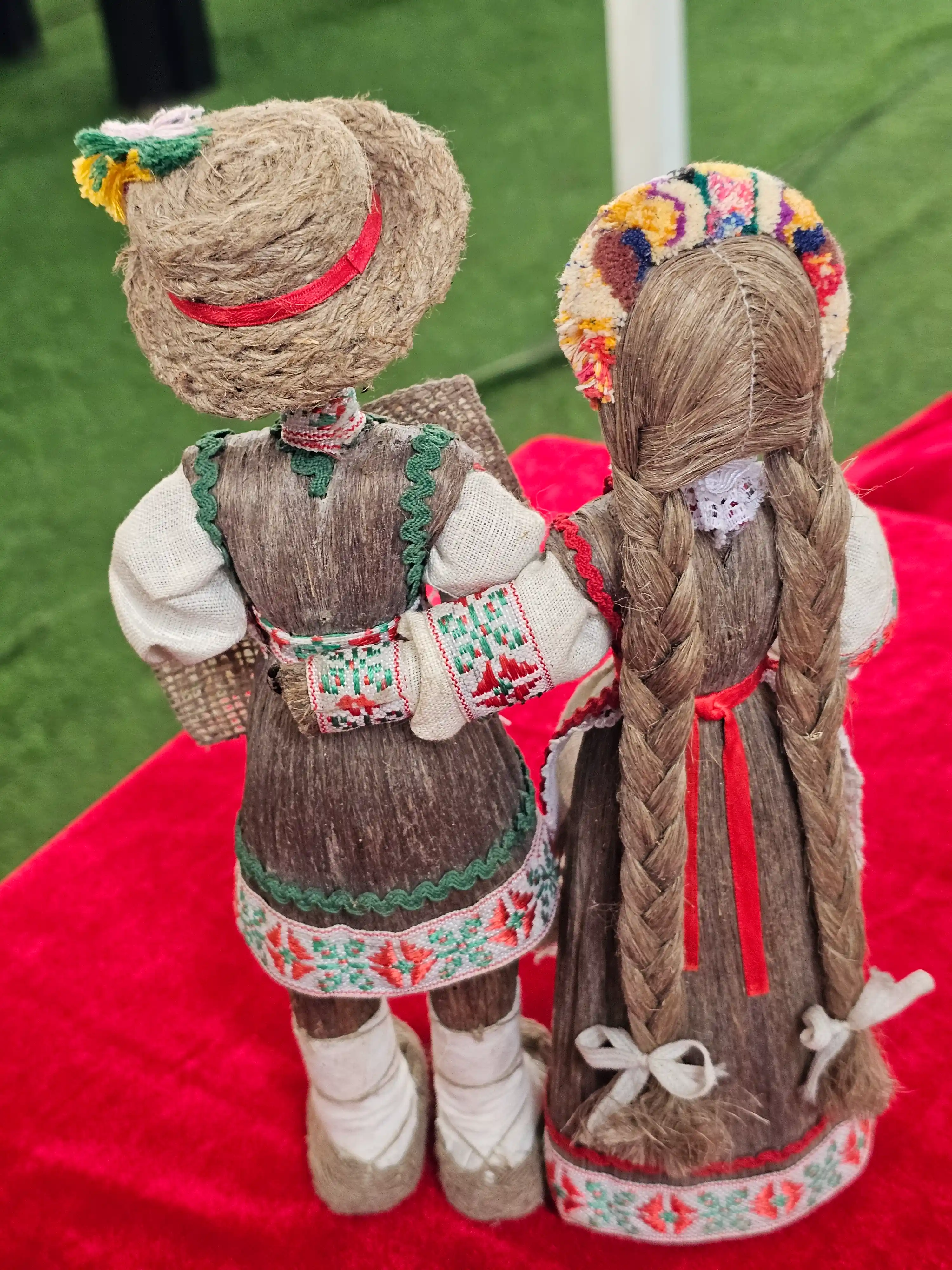 Folk Costume Dolls, Pair — photo 4
