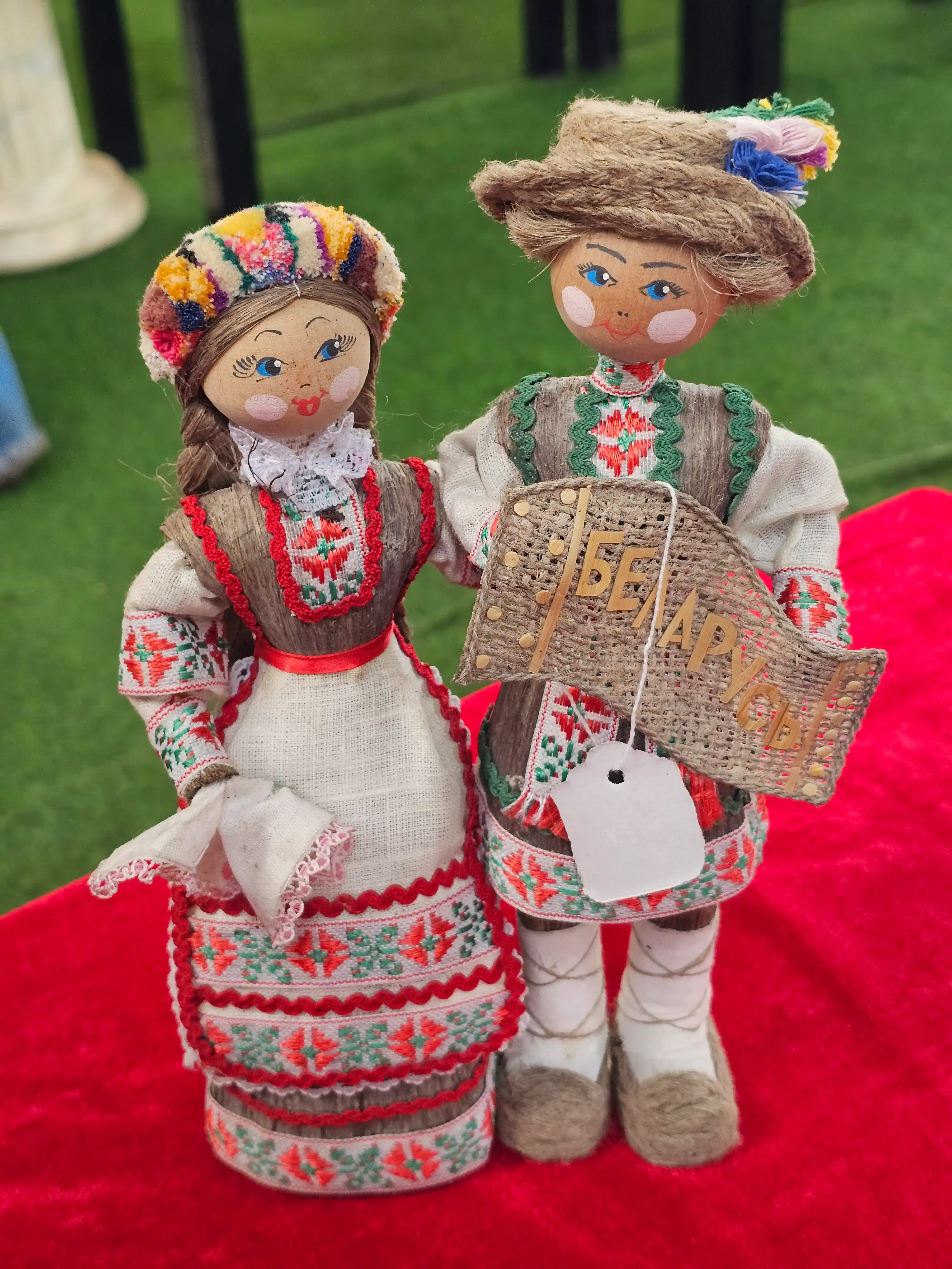Folk Costume Dolls, Pair — photo 3