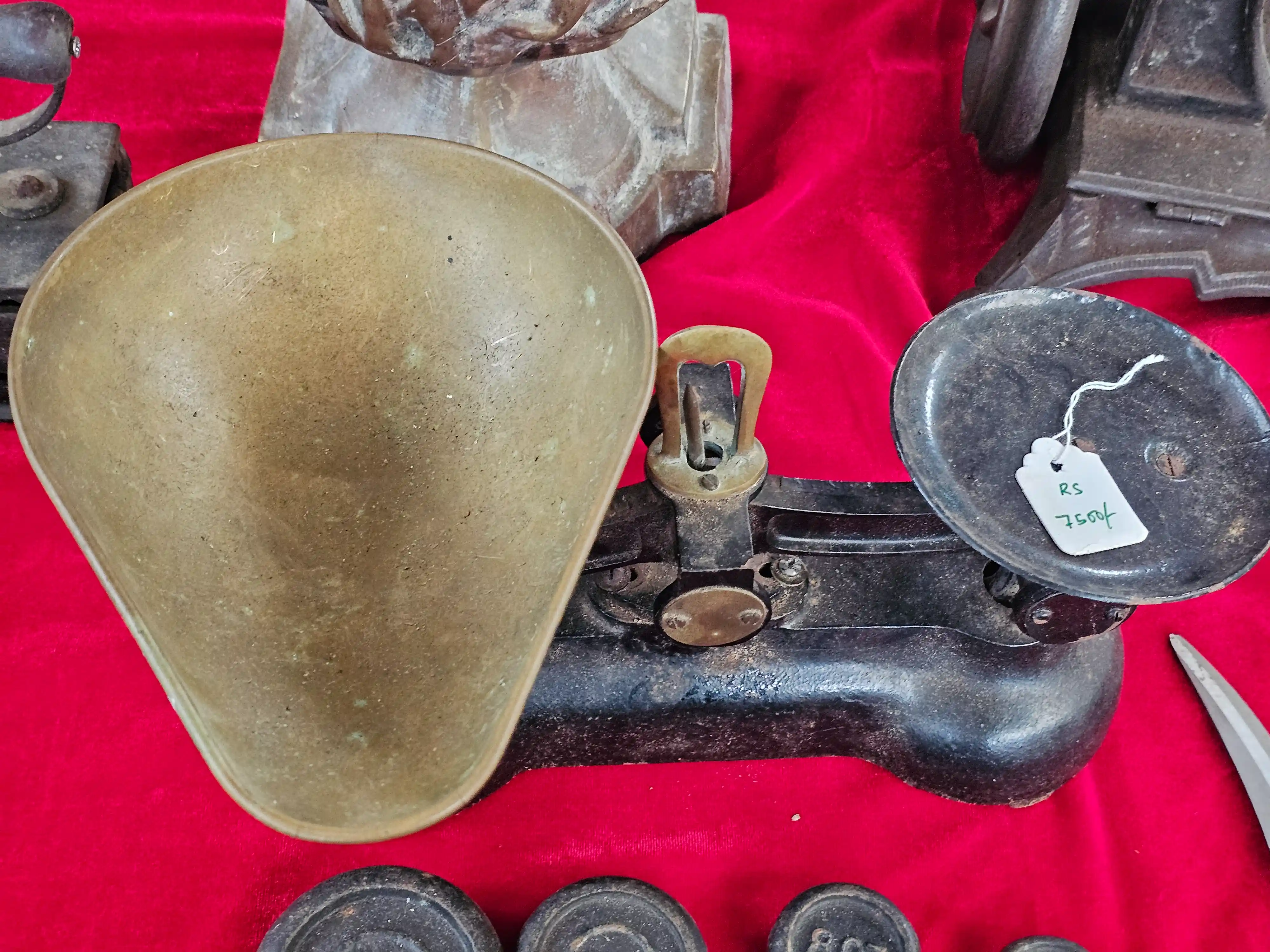 Cast Iron Balance Scale with Weights — photo 2