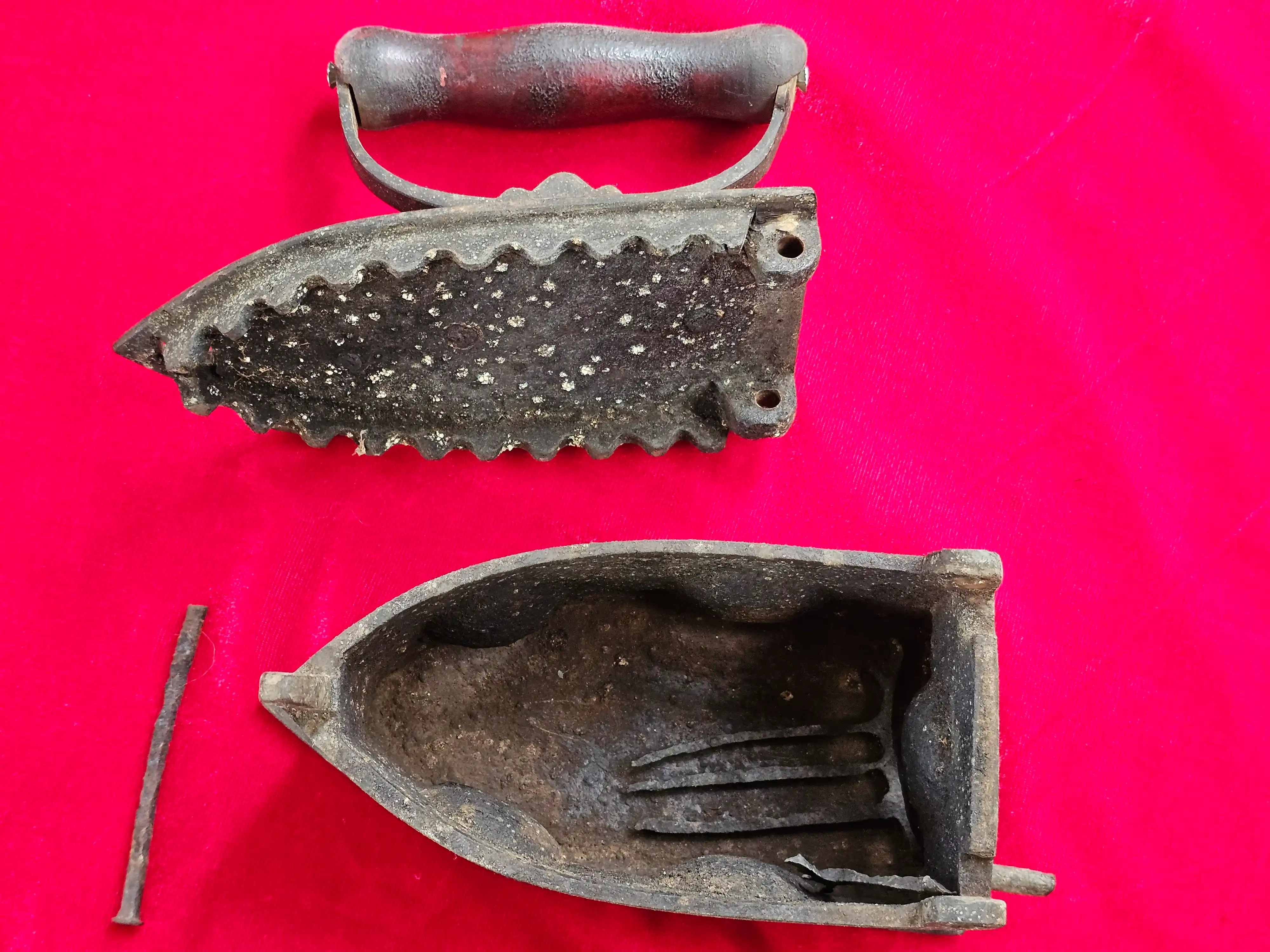 Cast Iron Charcoal Box Iron — photo 3