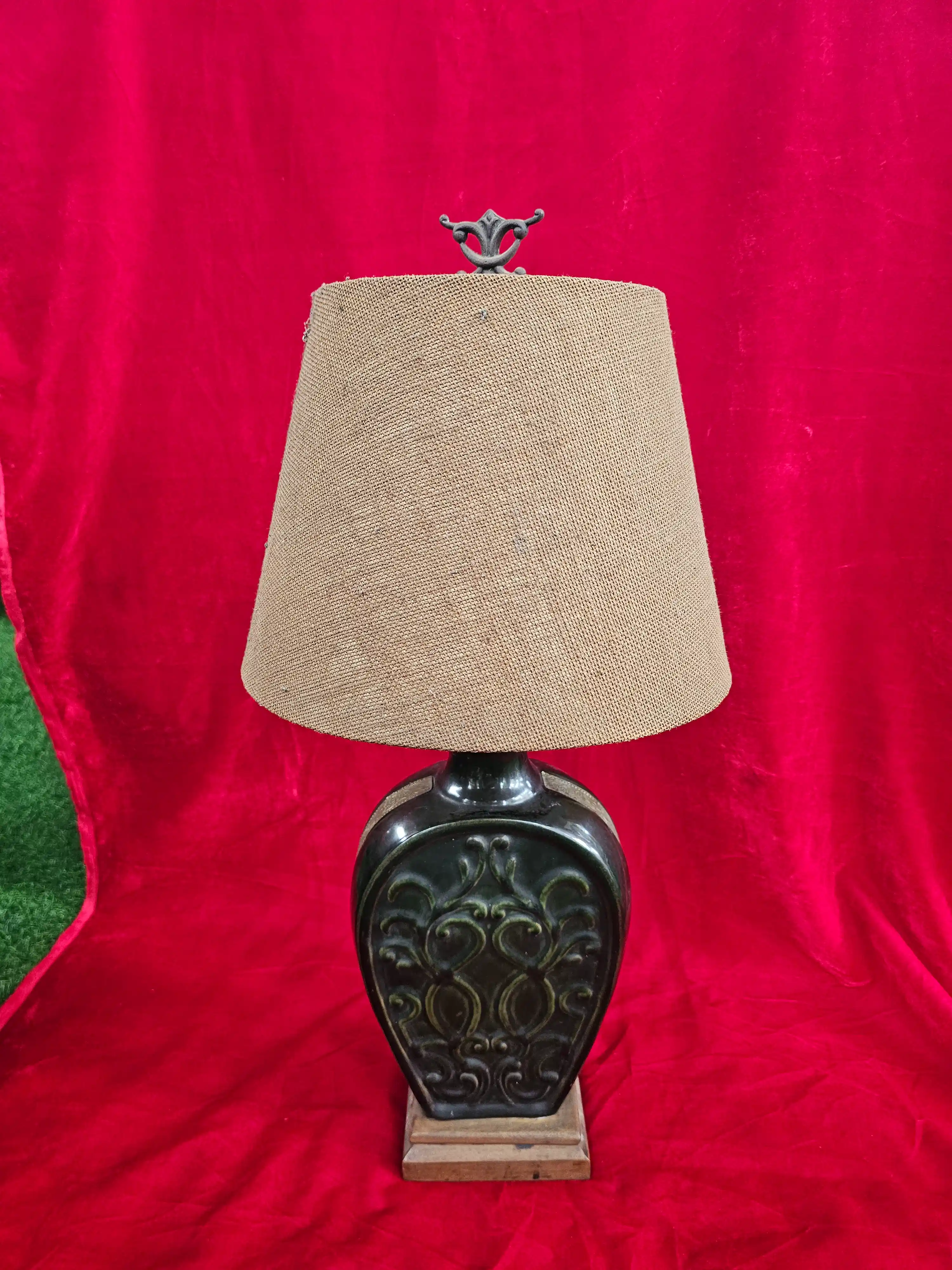 Vintage-Style Embossed Foliate Table Lamp with Woven Shade