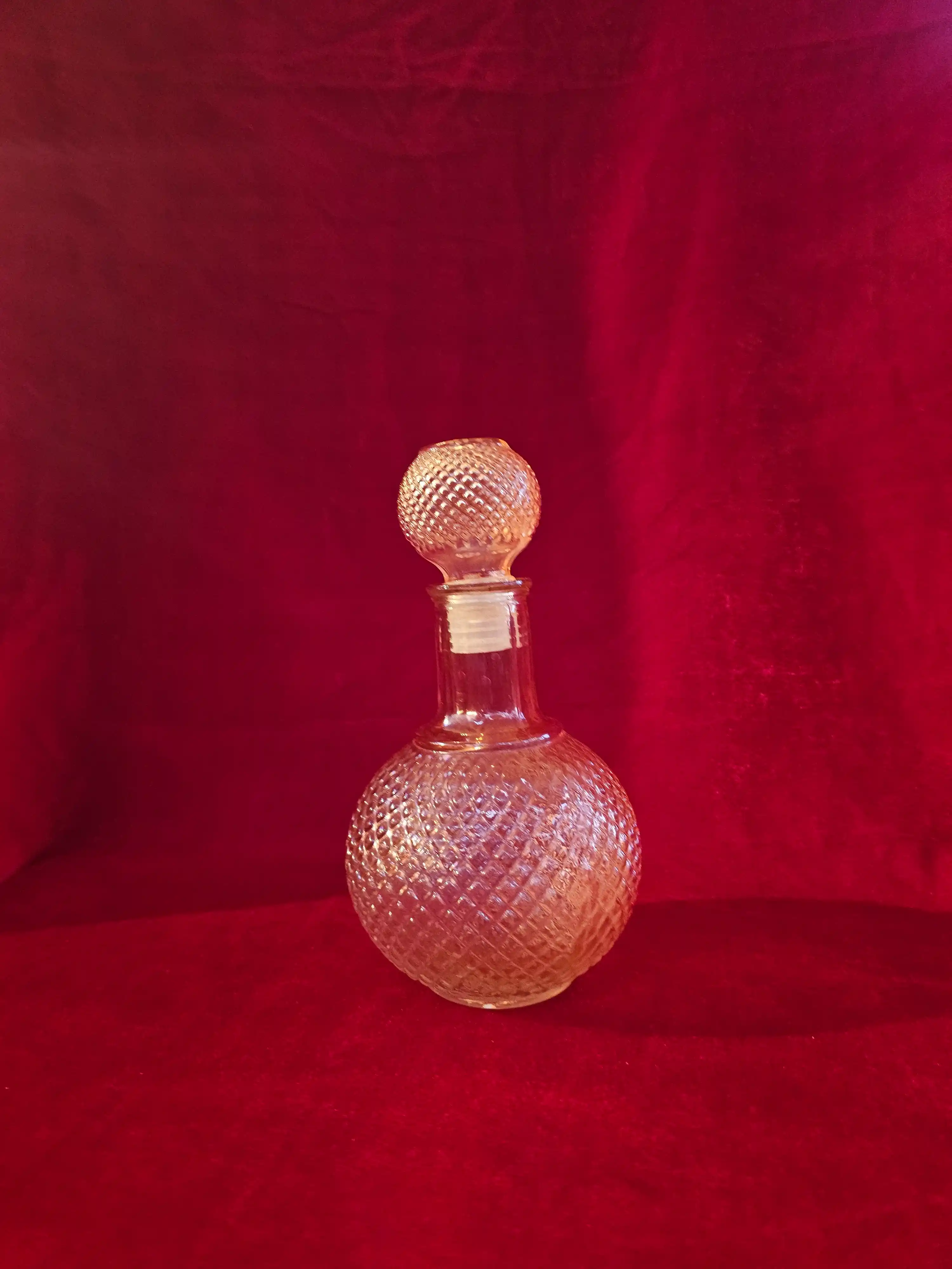 Vintage-Style Textured Clear Glass Decanter with Spherical Stopper