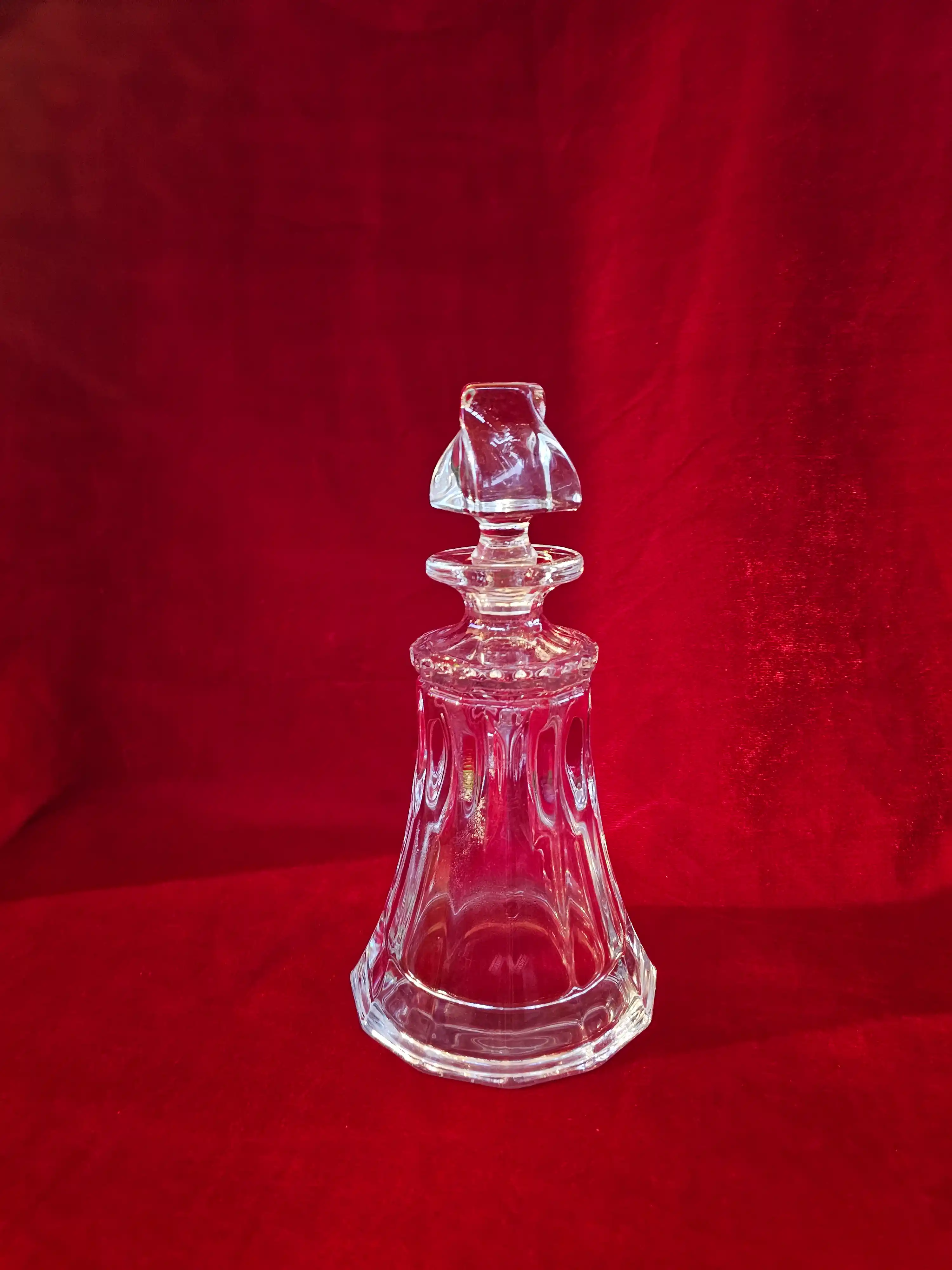 Vintage-Style Textured Clear Glass Decanter with Spherica