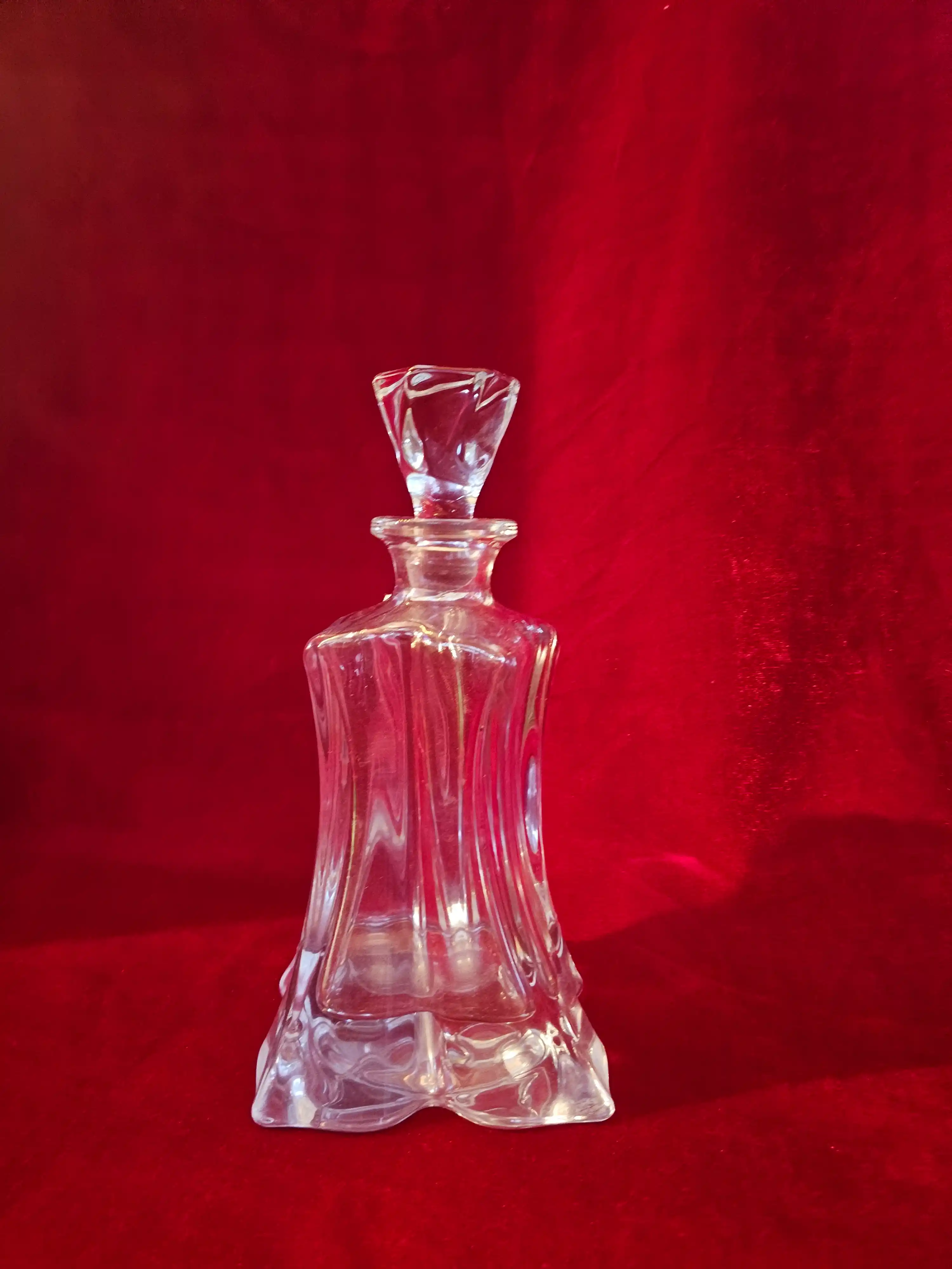 Vintage-Style Textured Clear Glass Decan